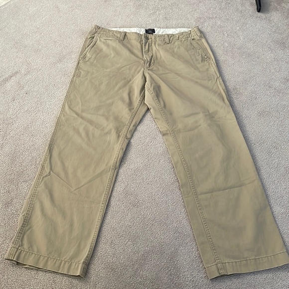 GAP Khakis - Straight Fit (682) - Picture 1 of 4